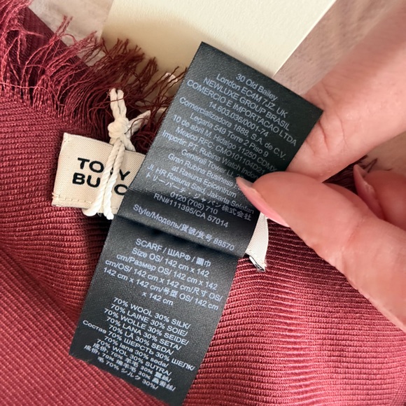 Tory Burch Monogram Jacquard Traveler Scarf Color Claret NWT - Picture 5 of 9